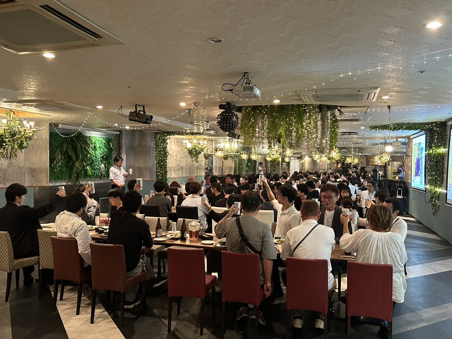 第56期事業計画発表会後の懇親会　乾杯
